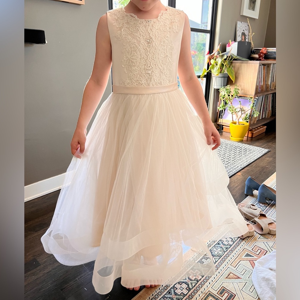 Joan Calabrese for Mon Cheri. Flower girl dress. 6-8. Medium.